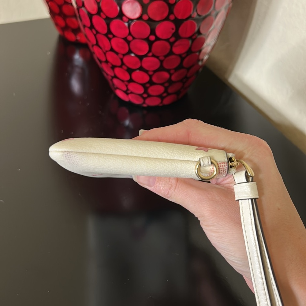 EUC Coach White and Pink Star Wristlet - Picture 5 of 12